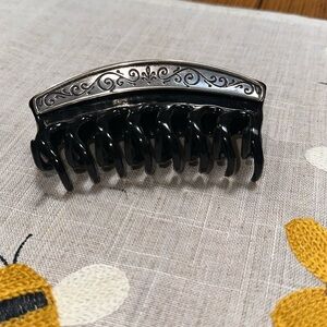 Brighton large hair clip in sliver and black